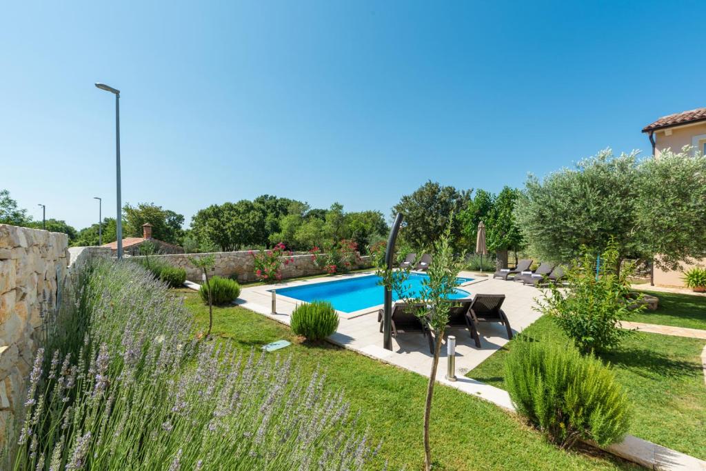 Beautiful villa Natura with pool in Labin photo 3