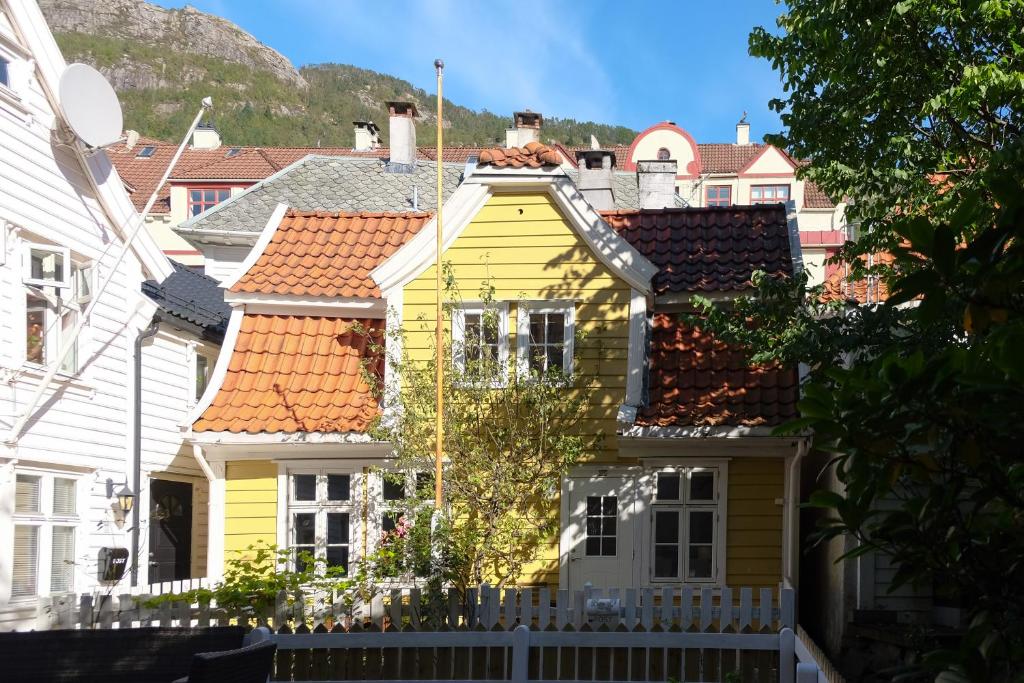 Charming Bergen house, rare historic house from 1779, Whole house photo 1