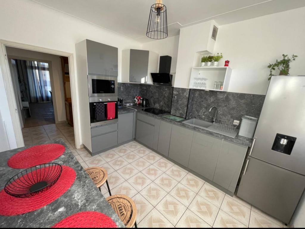 Très grand appartement à 10 min à pied du centre photo 4
