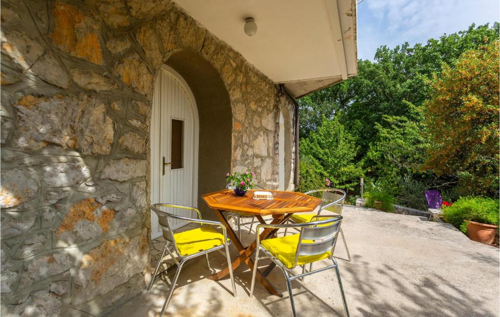 Stunning Apartment In Omisalj With 1 Bedrooms And Wifi photo 1