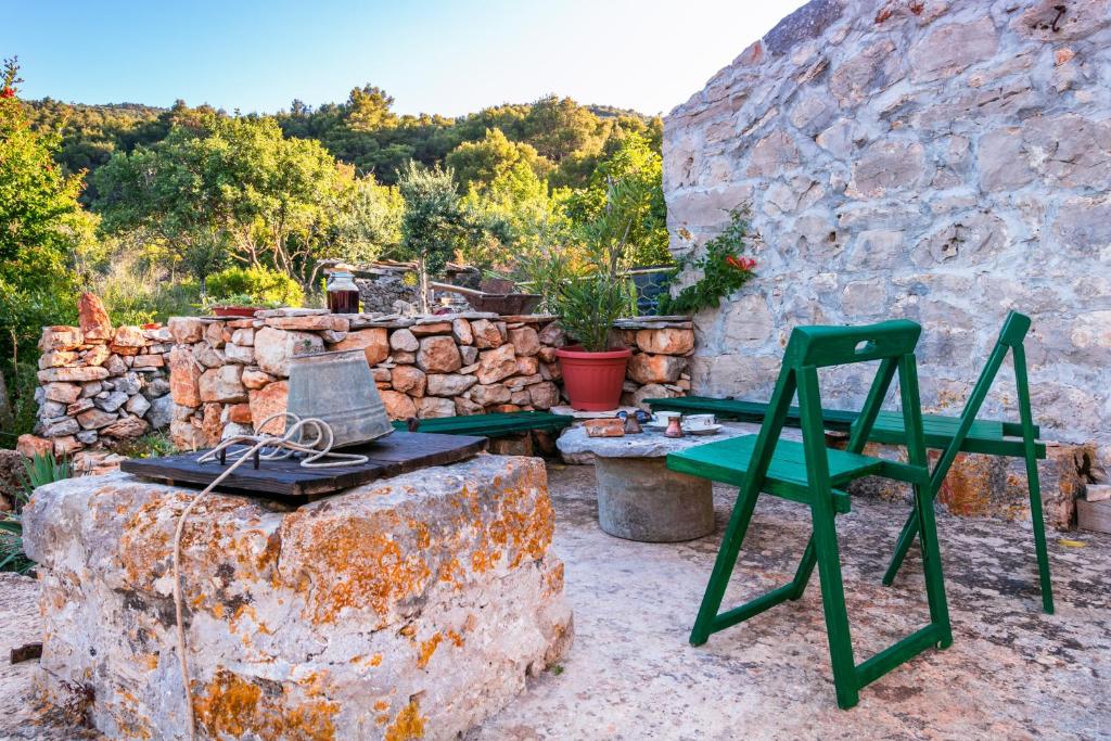 Secluded holiday house Okljucna, Vis - 15283 photo 3