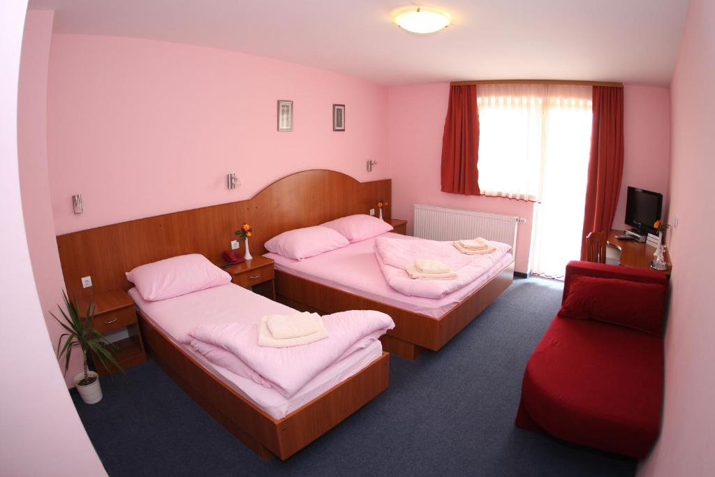 Quadruple Room Oroslavje 15384k photo 4