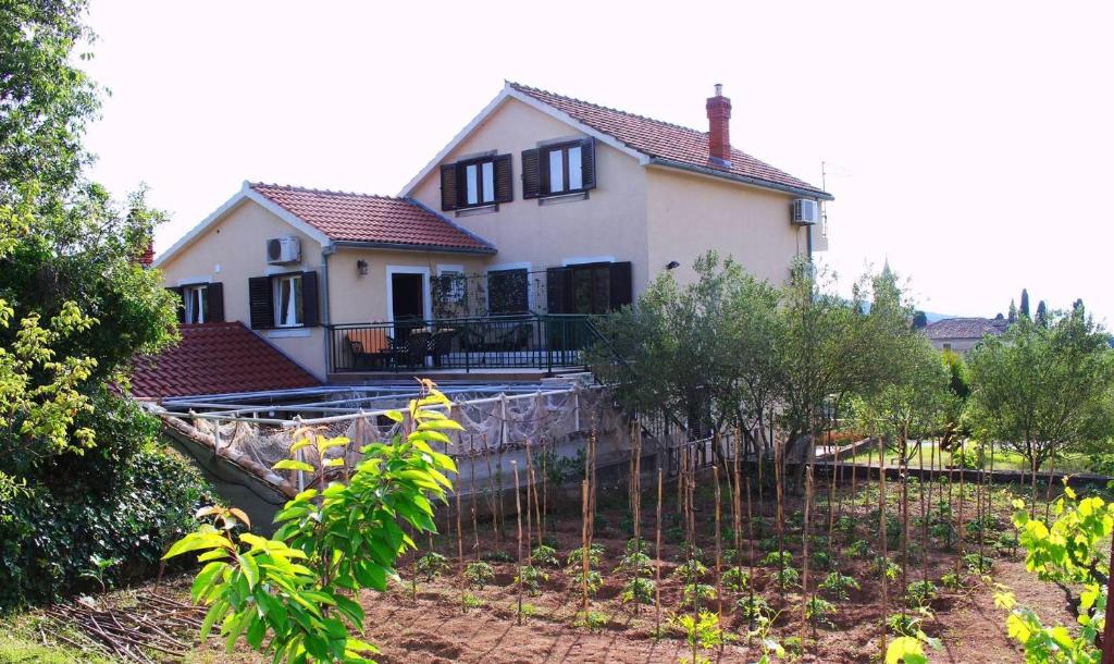 Apartments with WiFi Zlarin - 15409 photo 1