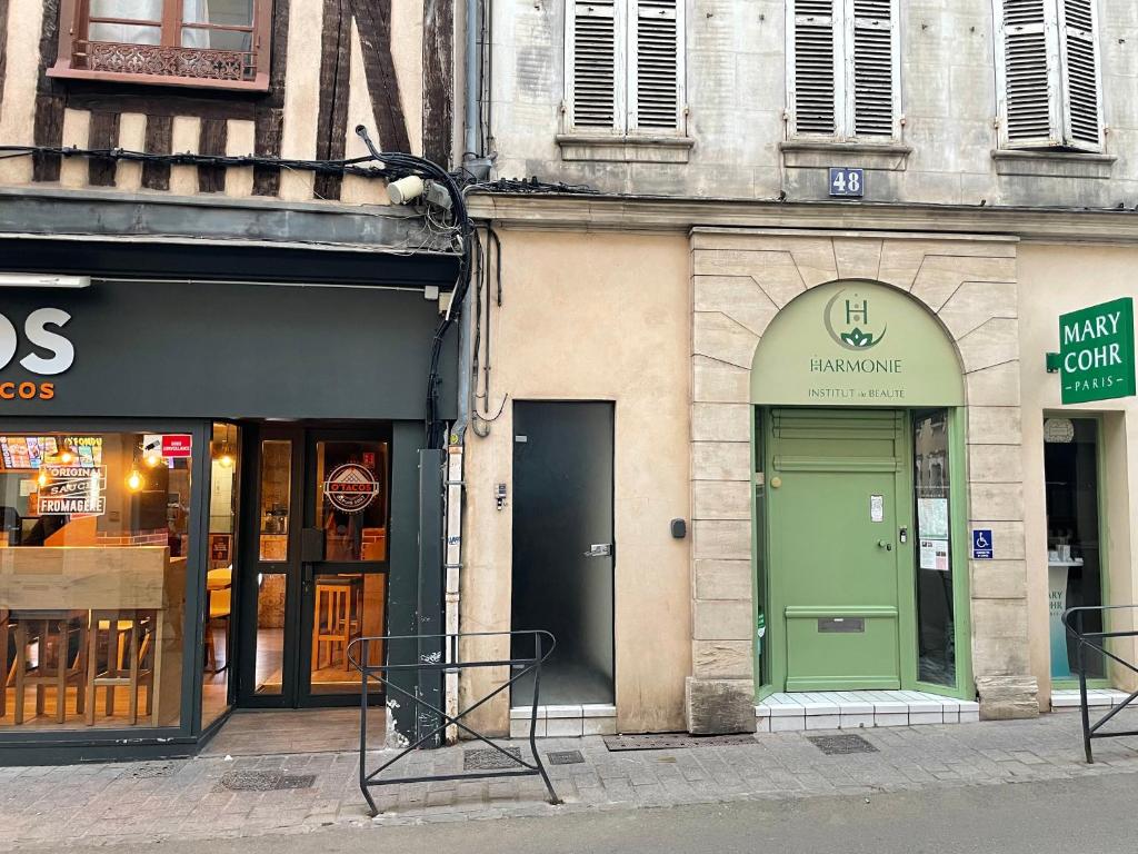 Appartement complet, hyper centre d’Auxerre. photo 1