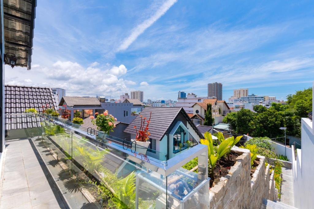 YuBiVilla - mountain view - 300m to the Beach