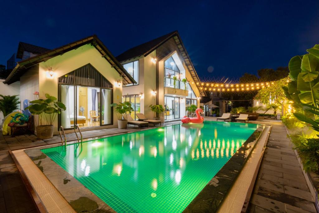 YuBiVilla - mountain view - 300m to the Beach