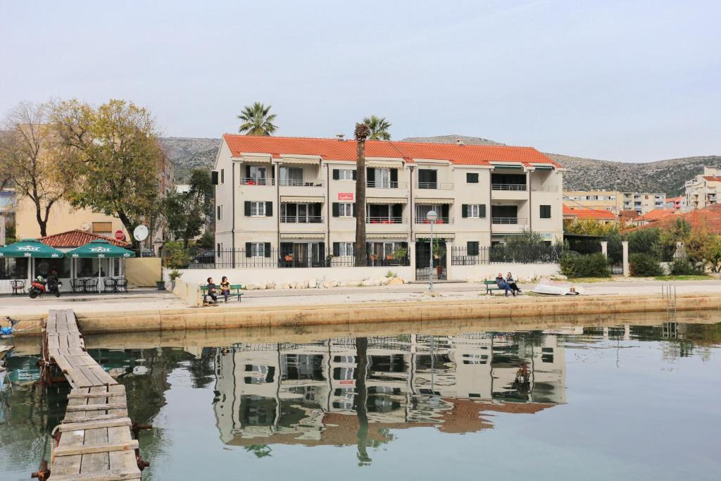 Apartments by the sea Trogir - 16210
