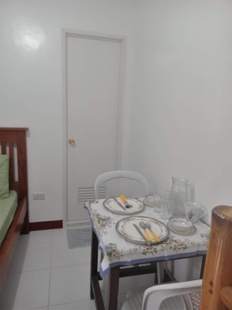 Felipa Beach and Guesthouse - Newly Renovated Airconditioned Guest Rooms photo 2