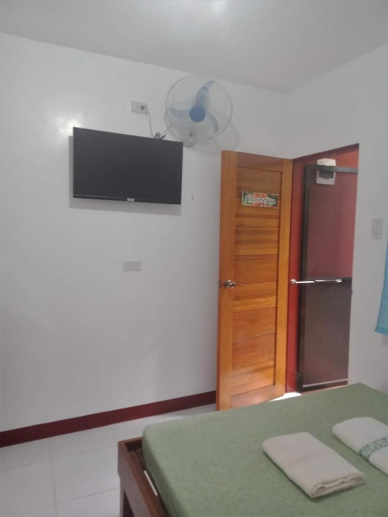 Felipa Beach and Guesthouse - Newly Renovated Airconditioned Guest Rooms photo 3