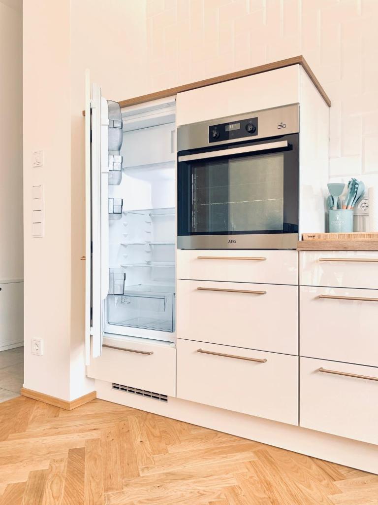 Modernes Apartment am See mit Terrasse photo 1