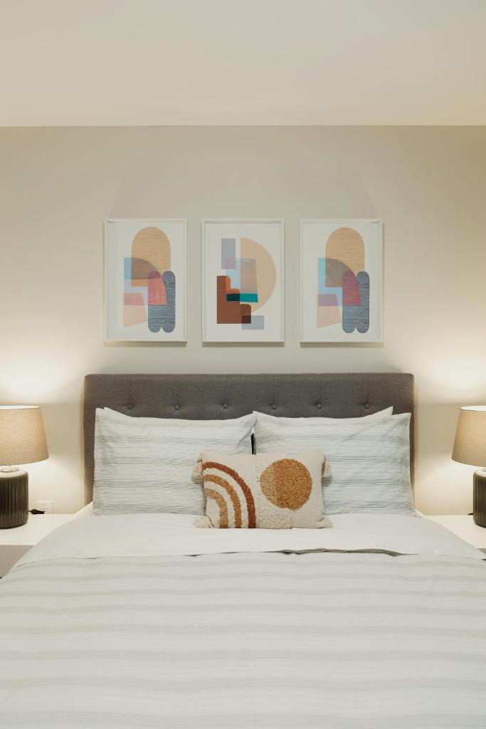 Modern, Luxurious Apartment near Downtown Ottawa photo 3