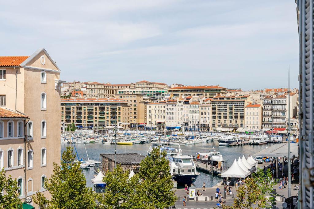 Vue Vieux-Port et Notre Dame, Atypique, Calme, Clim, T2 Chic 48M2,Accès avec code photo 2