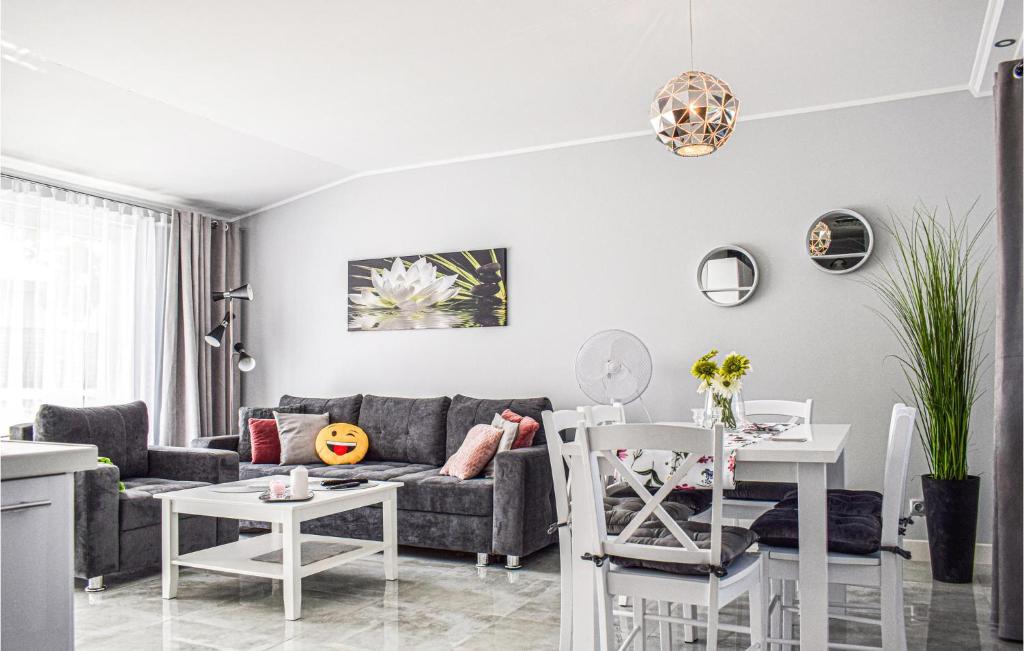 Nice Home In Nowe Warpno With 2 Bedrooms And Wifi photo 1