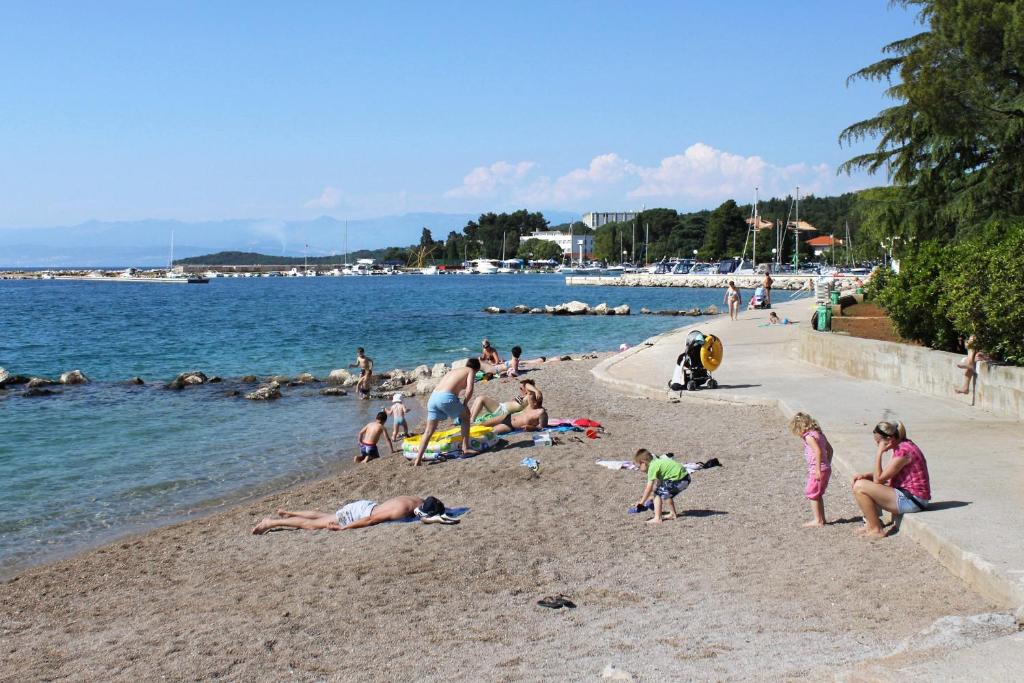 Apartments and rooms with parking space Malinska, Krk - 18193 photo 2