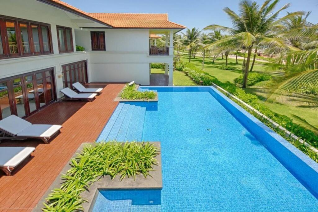 Luxury Furama DnTRIP Villas