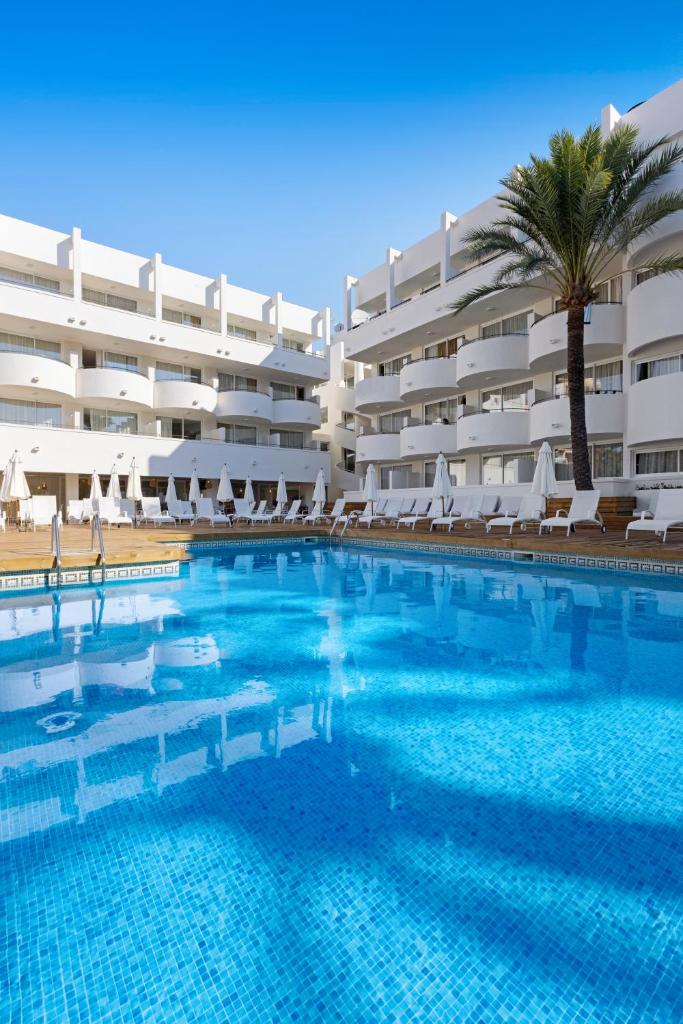 Palmanova Beach Apartments by TRH photo 2