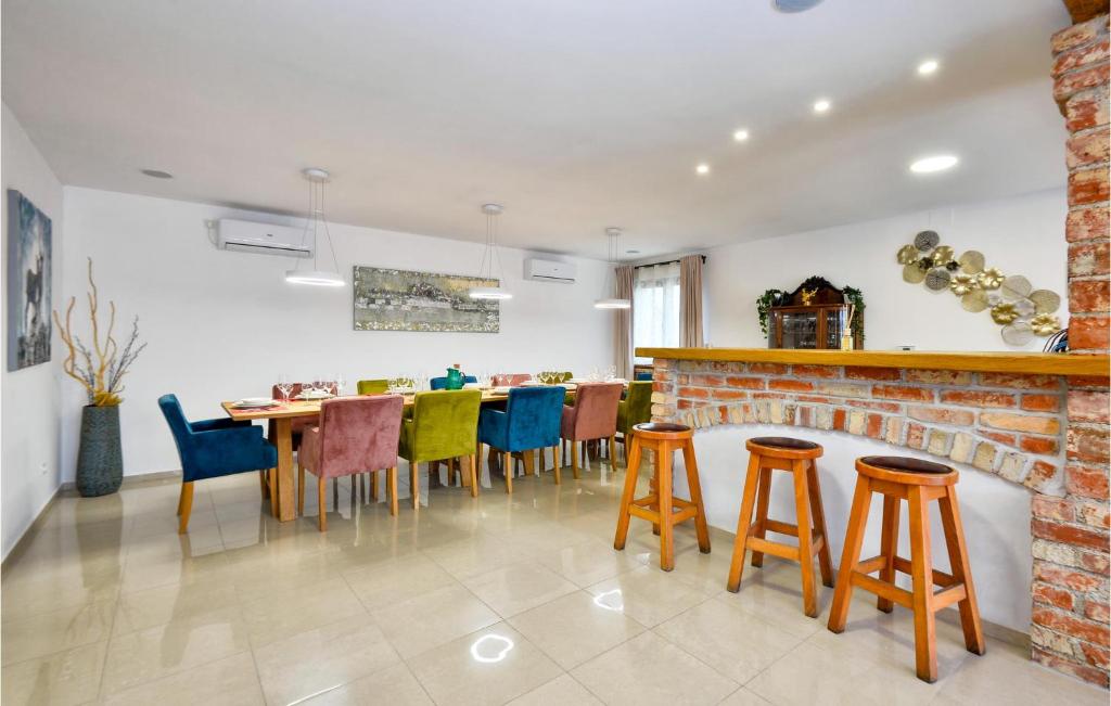 Beautiful Home In Donja Batina With 4 Bedrooms, Outdoor Swimming Pool And Heated Swimming Pool photo 3