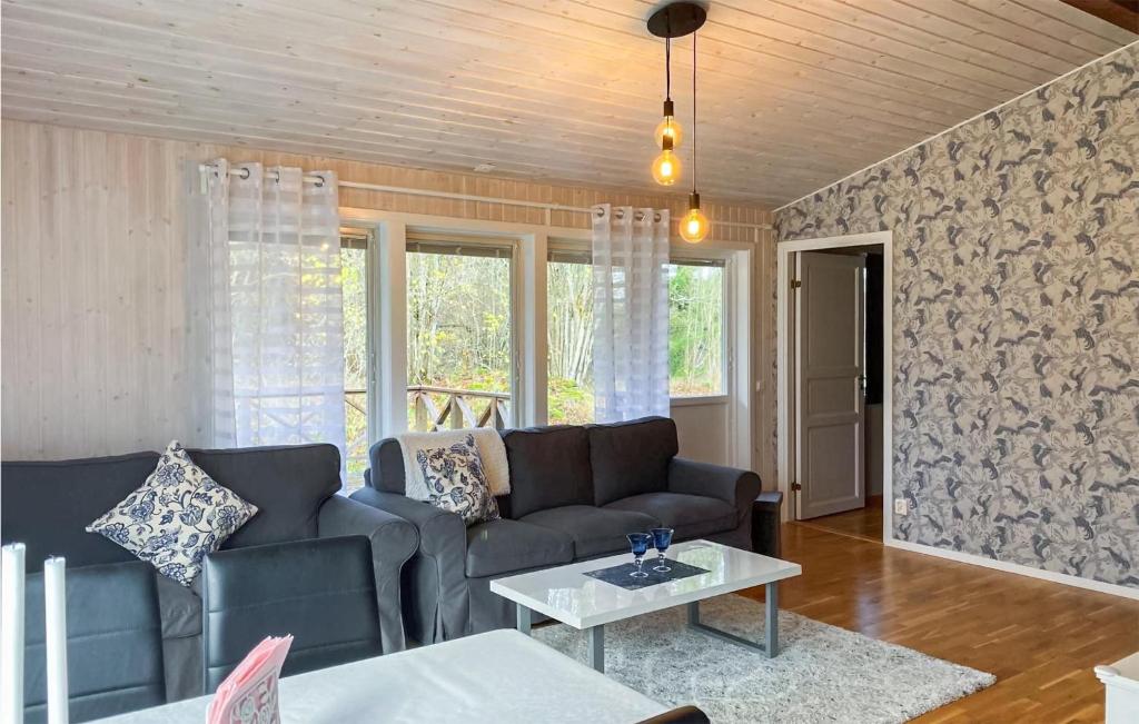 Beautiful Home In Frjestaden With 3 Bedrooms And Wifi photo 2