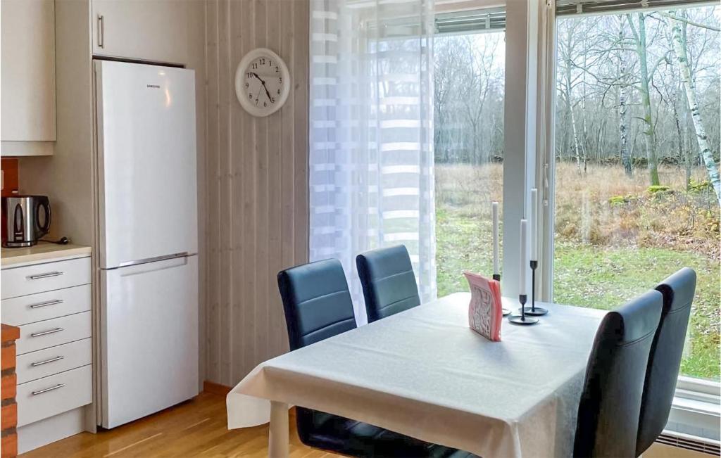 Beautiful Home In Frjestaden With 3 Bedrooms And Wifi photo 4