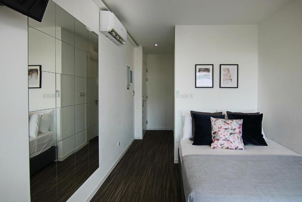 Phaedrus Living: Luxury Suite Nicosia 504 photo 1