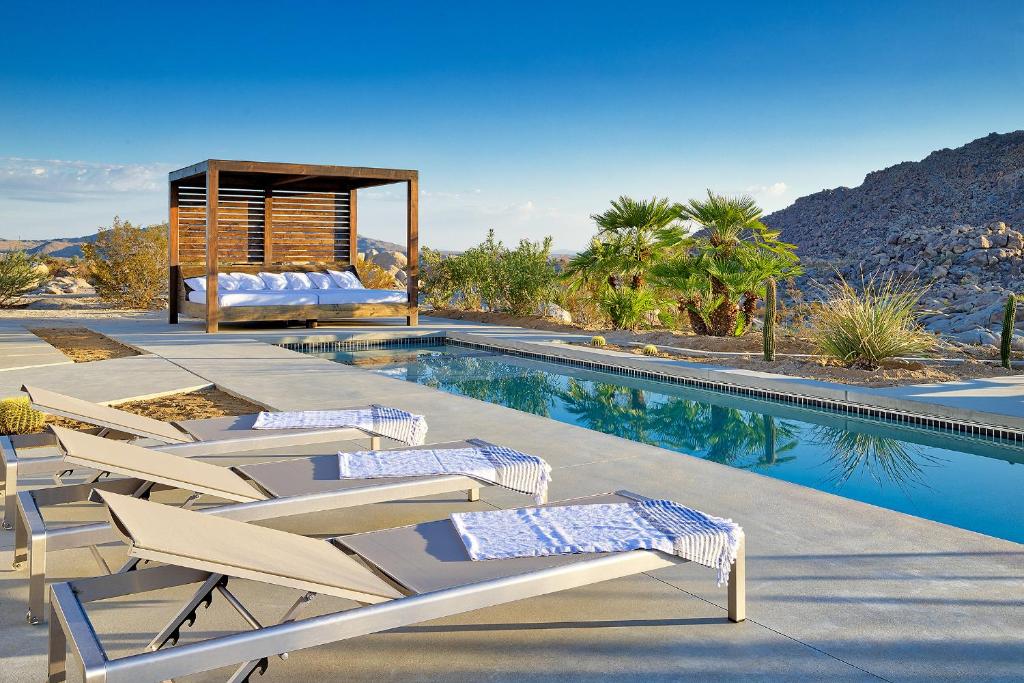 Joshua Tree Country Club-Villa/Pool/Sport/Boulders image