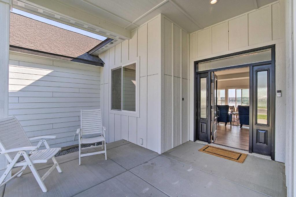 Picturesque Moses Lake House with Boating Dock photo 3