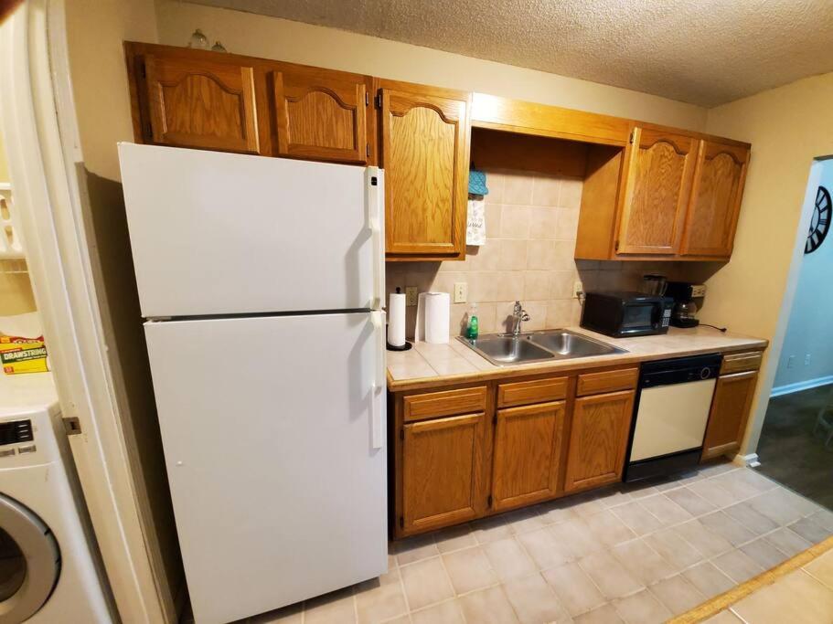 Lovely and spacious, 2 bedrooms and 2 bathrooms photo 4