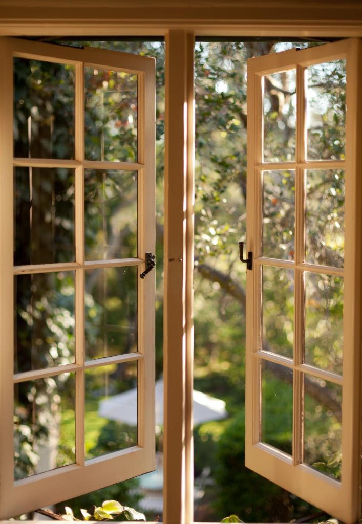 Old Monterey Inn - Tap to explore photos