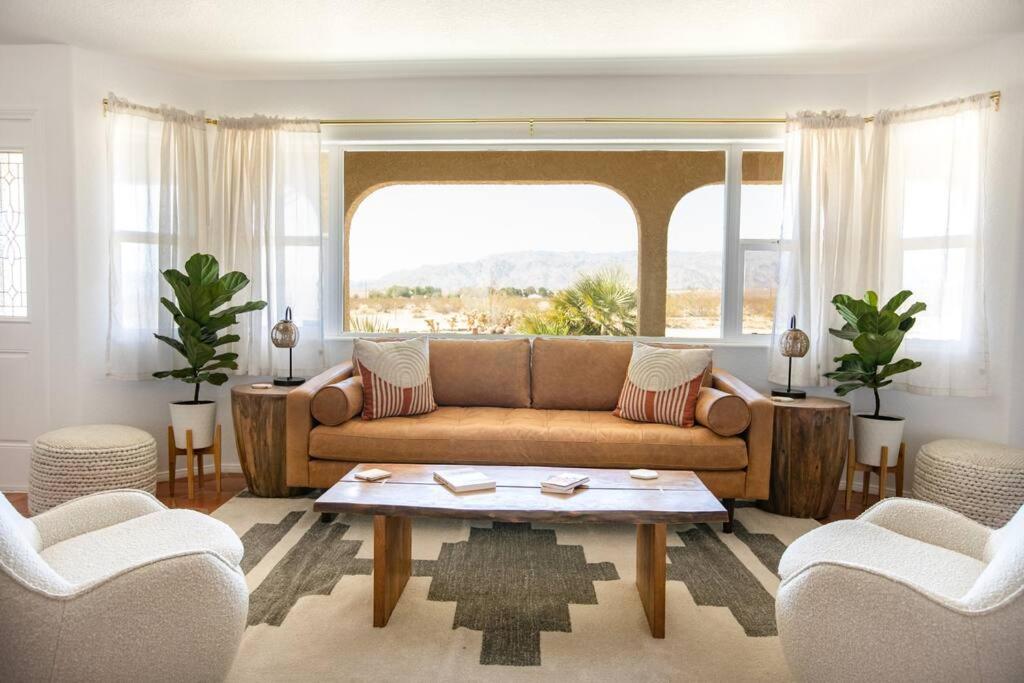 Sun Runner - Serene desert home w/pool & hot tub photo 3