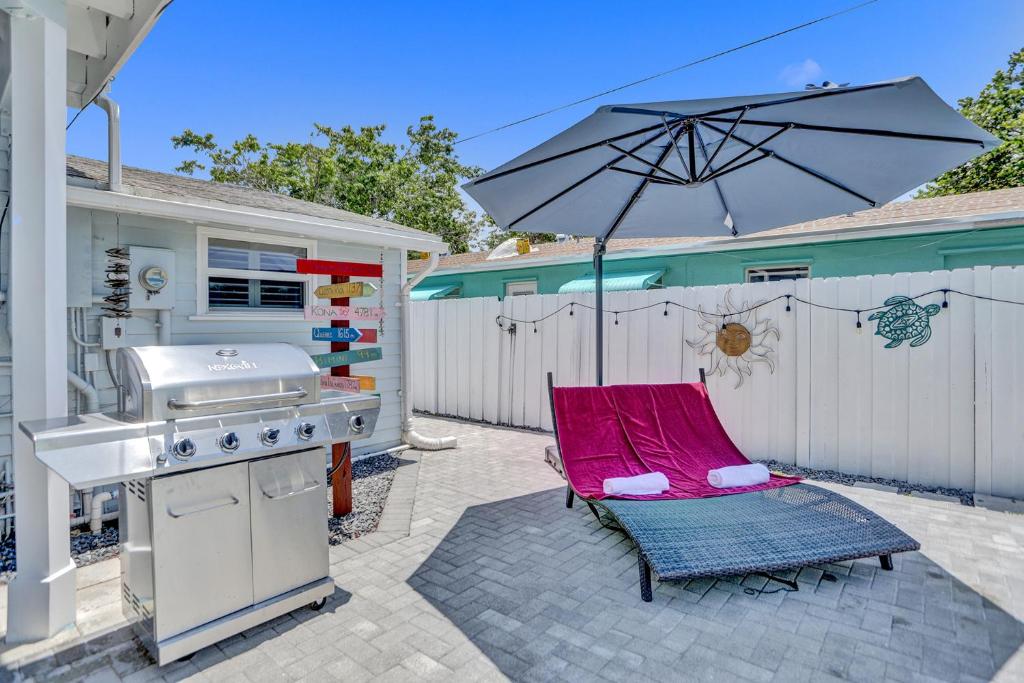 Modern & Fun Villa by the Beach, Pool & BBQ photo 2