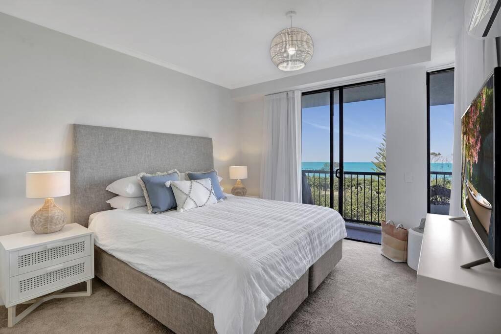 Panoramic Ocean View 2 bed 2 bath photo 2