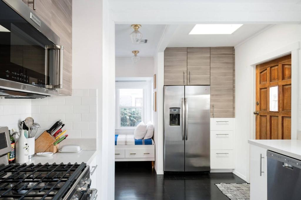The Exquisite Venice Beach Bungalow with Garden photo 4