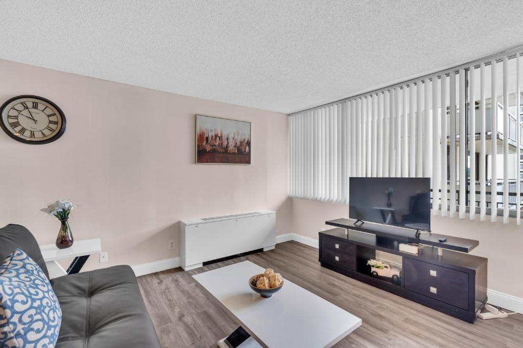 Arlington Fully Furnished Apartments in Crystal City photo 2
