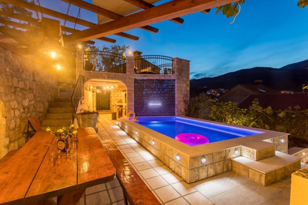 Family friendly apartments with a swimming pool Sustjepan, Dubrovnik - 17308 photo 4