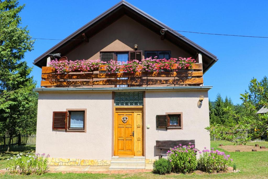 Family friendly house with a parking space Korenica, Plitvice - 17312 photo 1