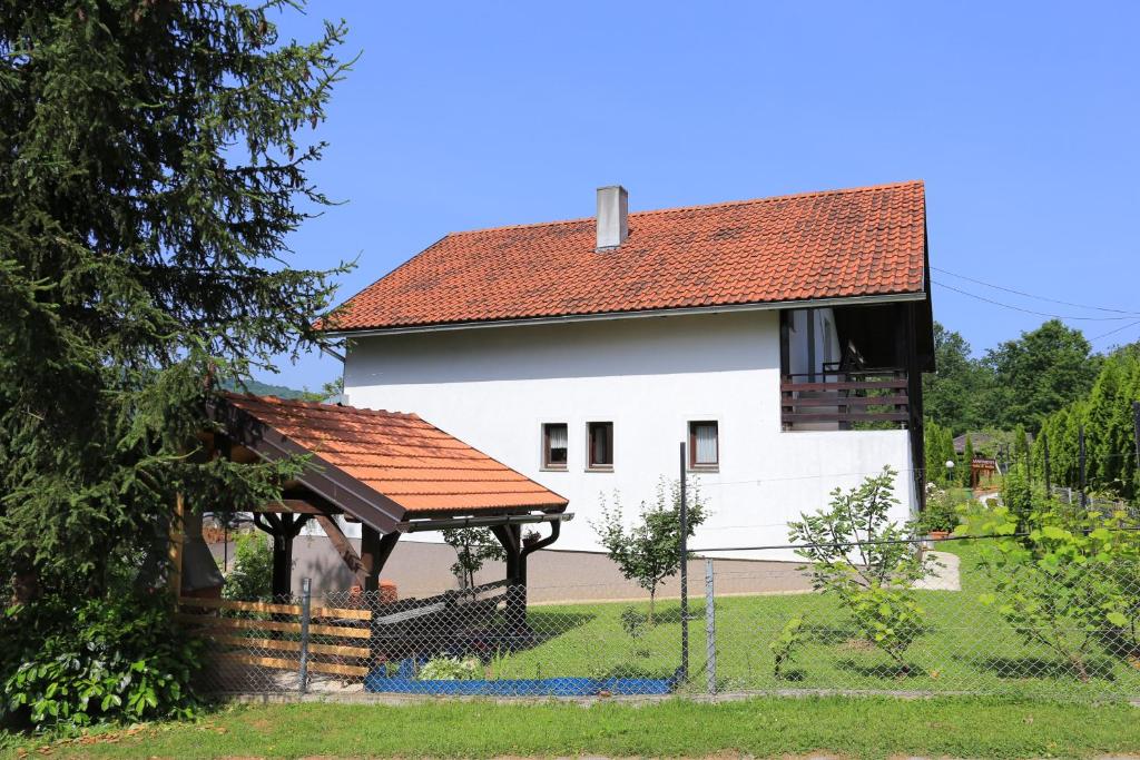 Apartments with a parking space Donje Taboriste, Plitvice - 17527 photo 1