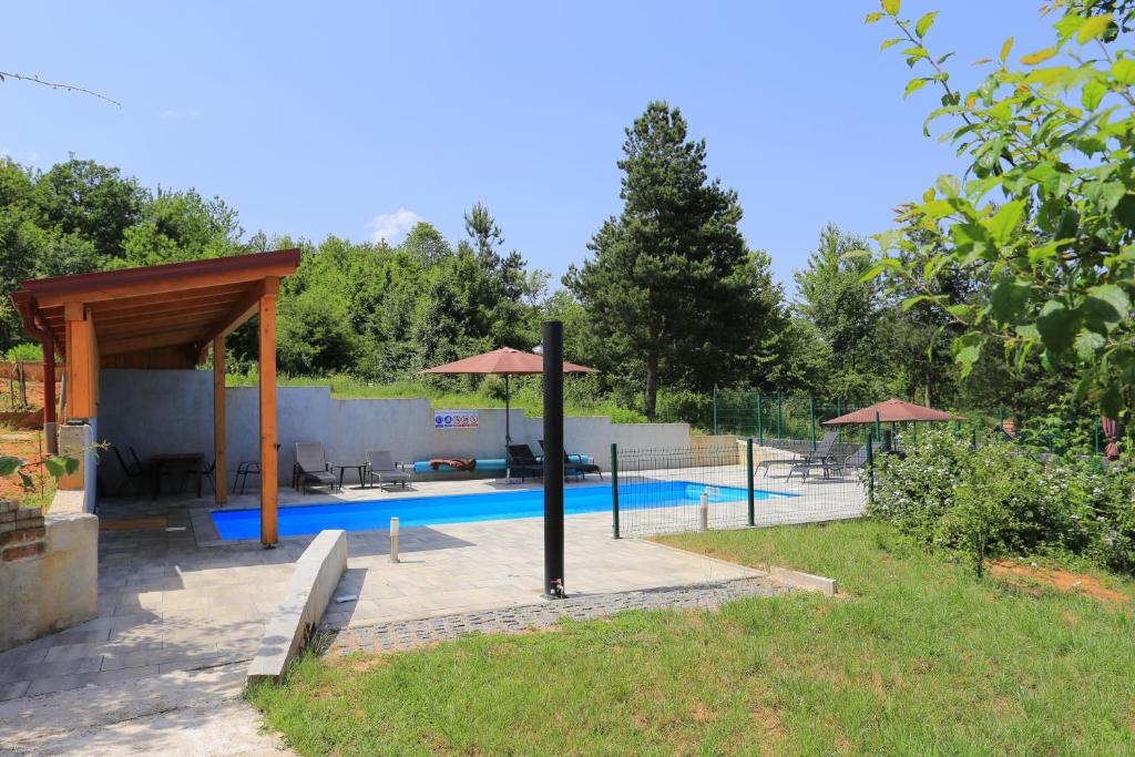 Apartments and rooms with a swimming pool Grabovac, Plitvice - 17531 photo 3