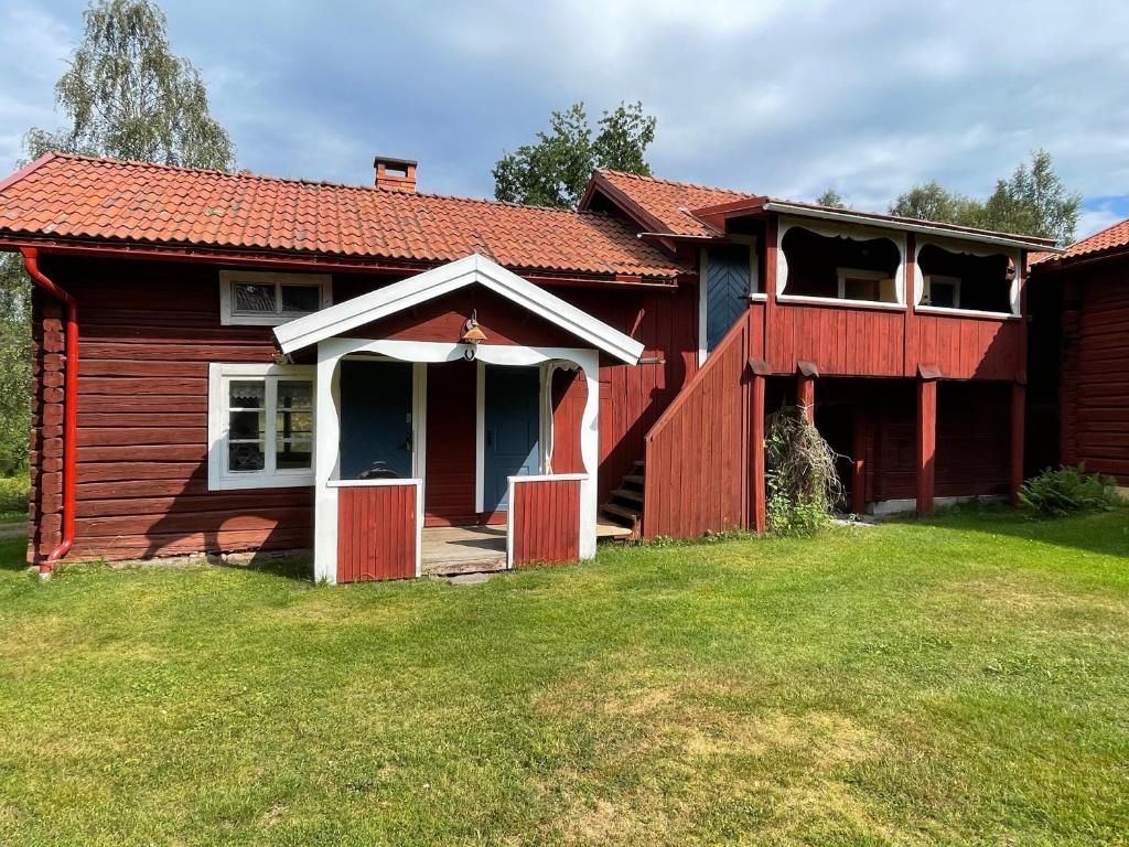 Dalastuga med tillgång till badplats photo 2
