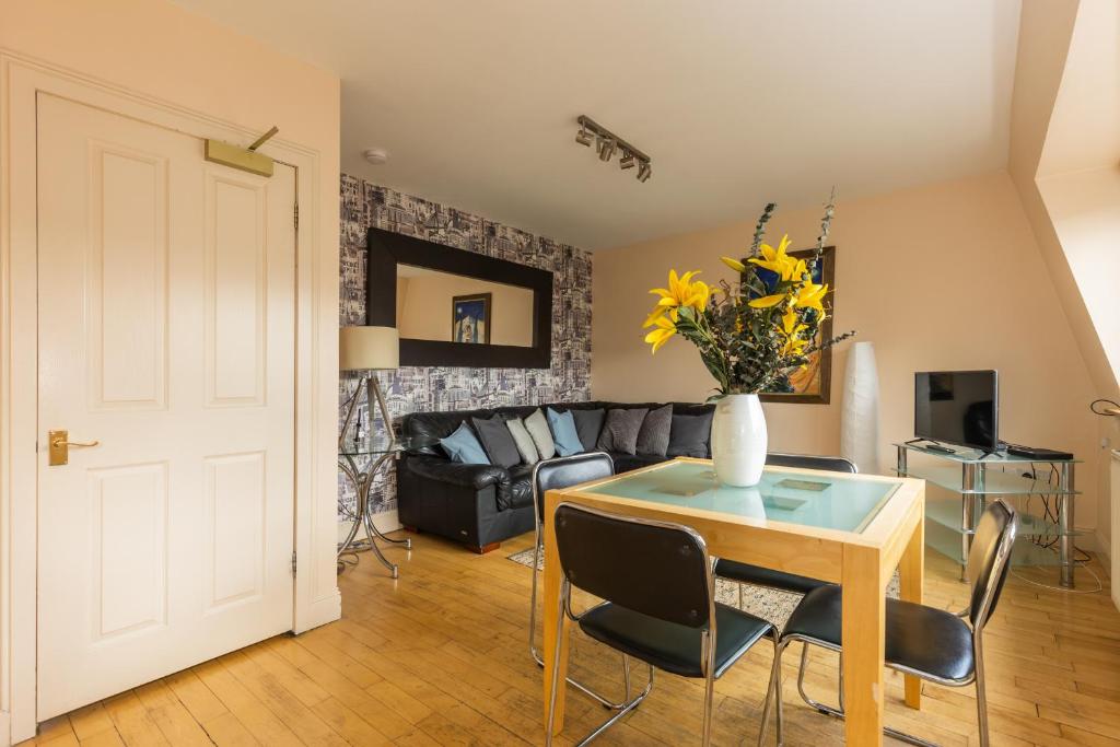 Amazing Castle View Apartment - Tap to explore photos