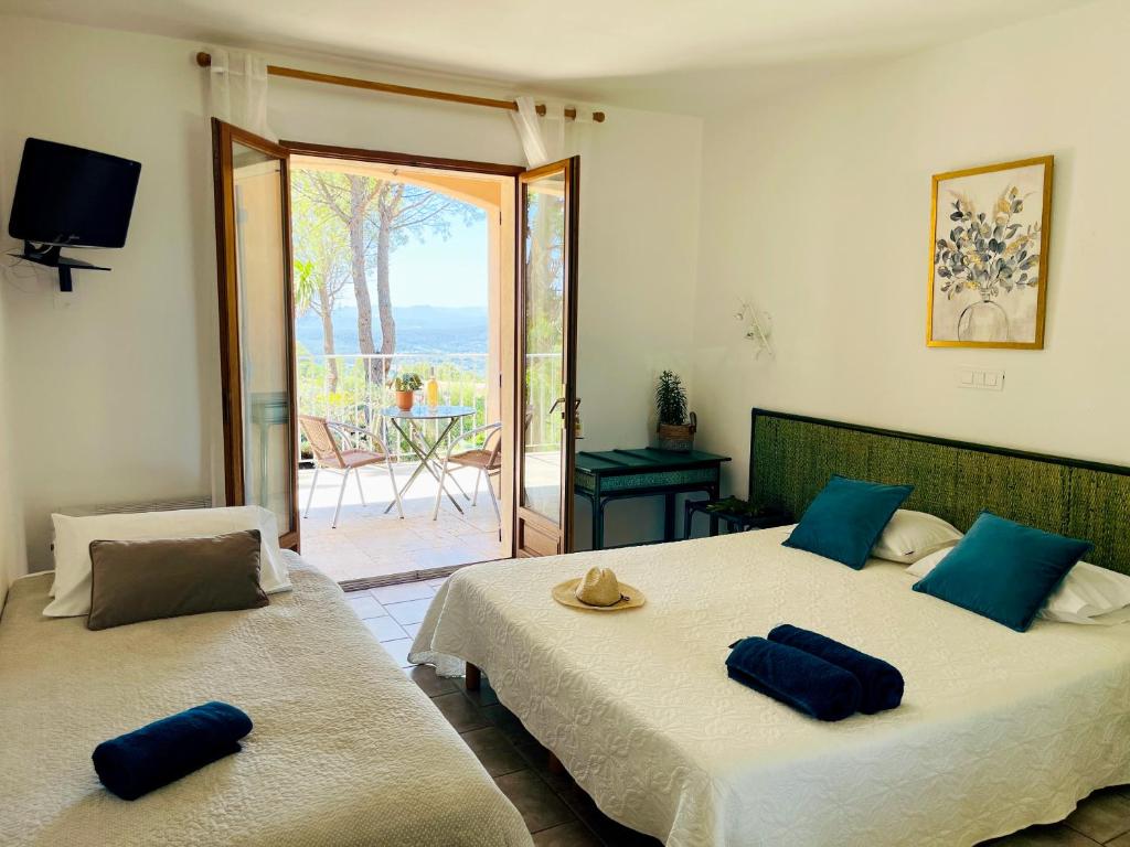 Le Mas des Collines Room Type - Triple Room with Terrace Le Mas des Collines Room Type - Triple Room with Terrace