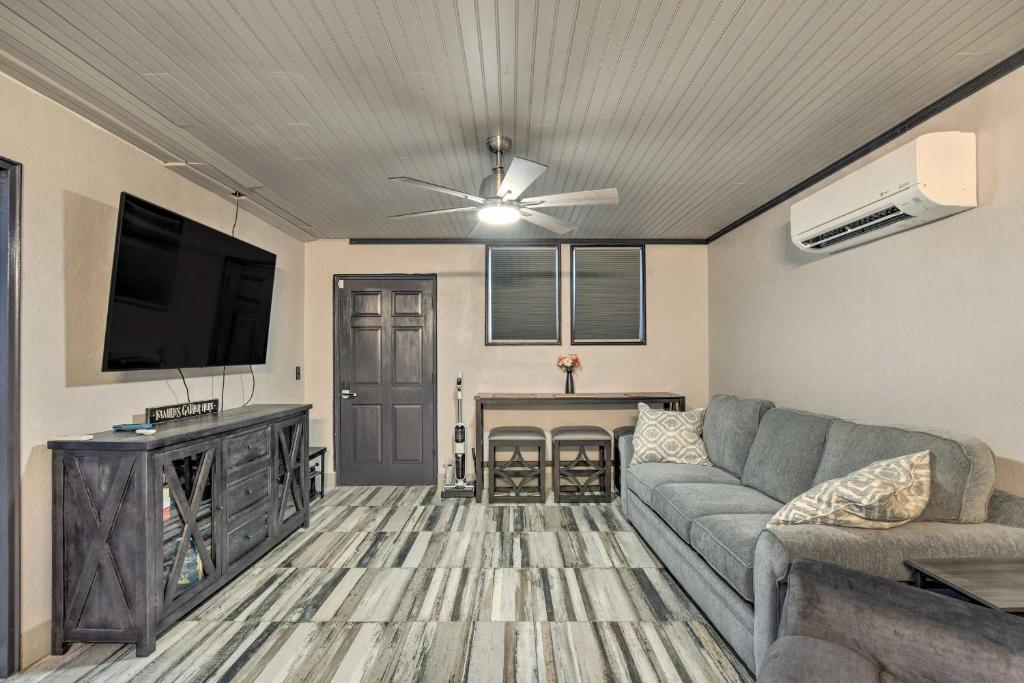 Modern Central Apartment with BBQ Patio and Yard! photo 1