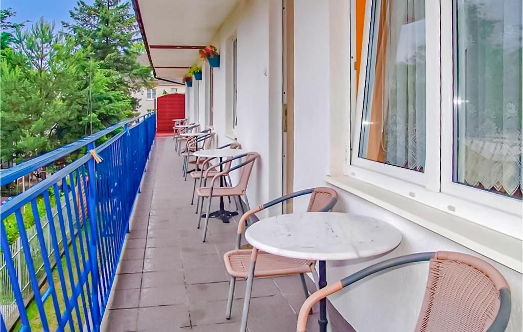 Gorgeous Apartment In Darlwko With Kitchen photo 1