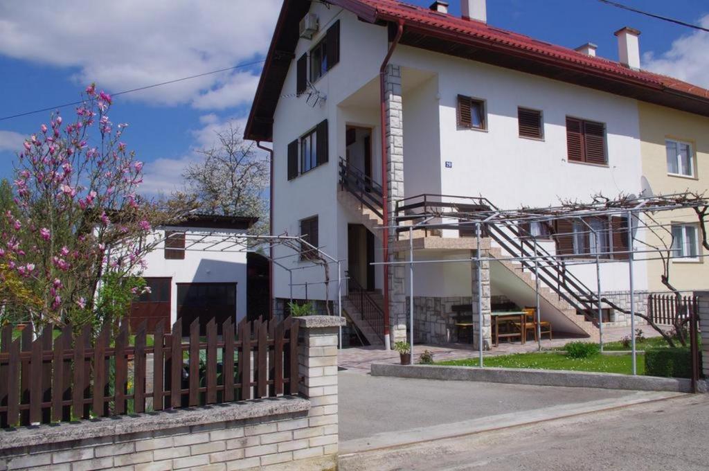 Apartments with a parking space Slunj, Plitvice - 17610 photo 1