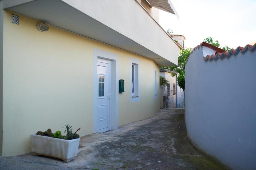 Apartments by the sea Mali Losinj (Losinj) - 17952 photo 1