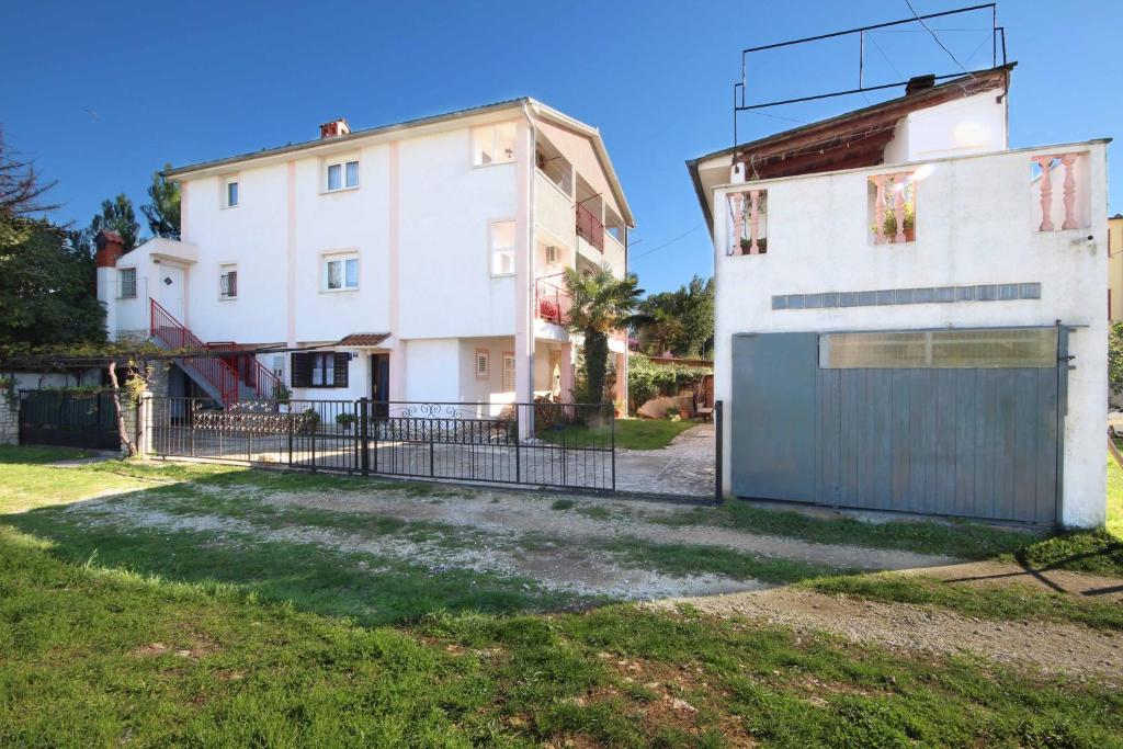 Apartments by the sea Medulin - 17995 photo 1