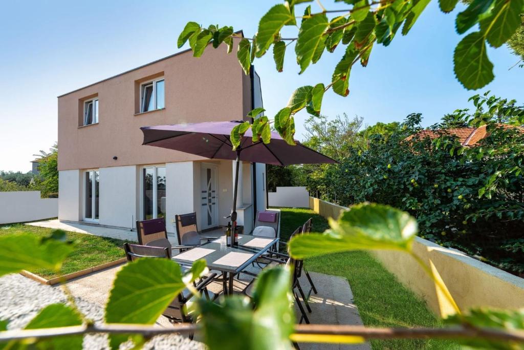 Holiday house with a parking space Nin, Zadar - 18143 photo 2