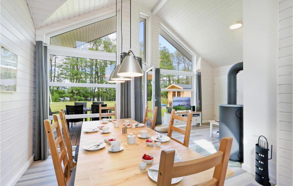 Beautiful Home In Krems Ii-warderbrck With 3 Bedrooms, Sauna And Wifi photo 3