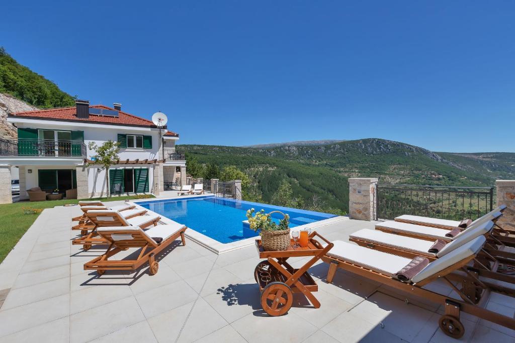 Luxury villa with a swimming pool Studenci, Zagora - 18483 photo 3