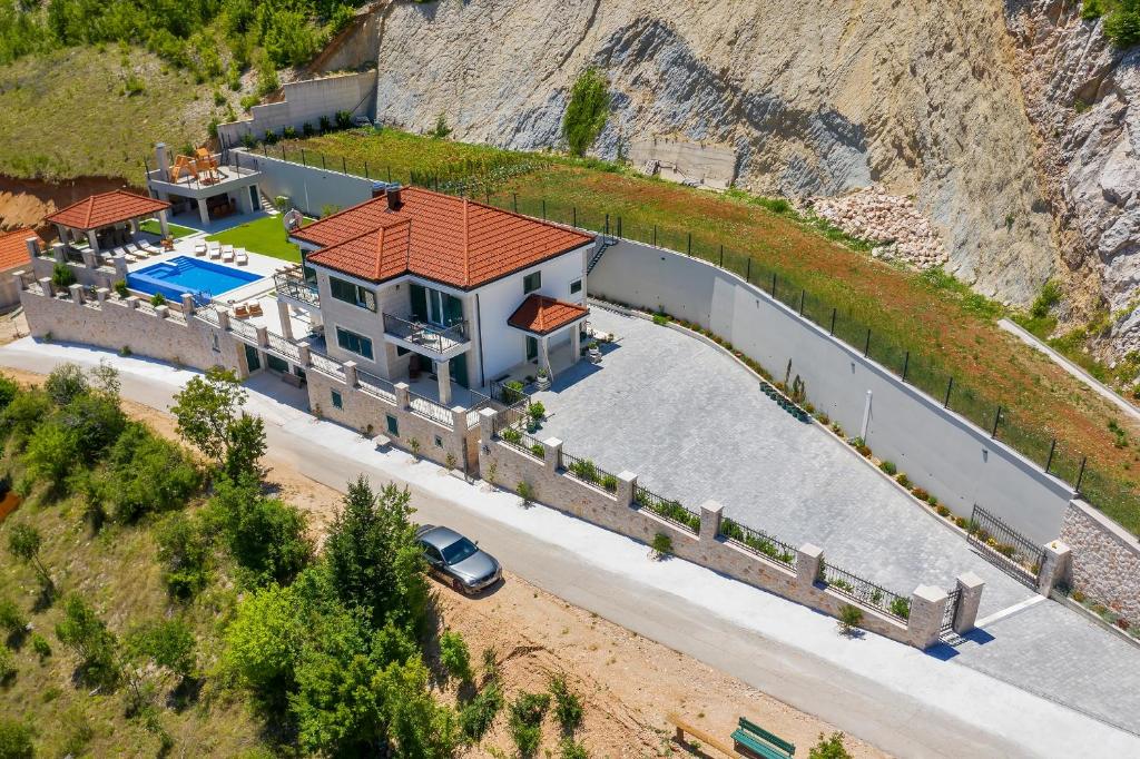 Luxury villa with a swimming pool Studenci, Zagora - 18483 photo 2