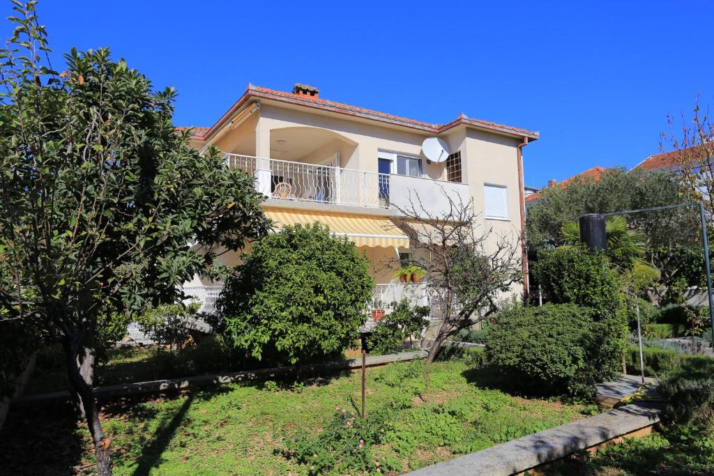 Apartments by the sea Seget Vranjica, Trogir - 18487 photo 1